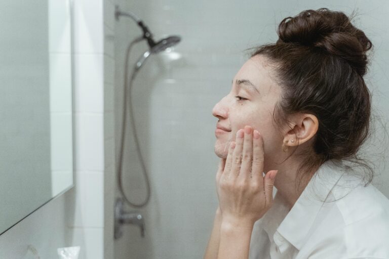 Oily Skin Care Tips: How to Control Excess Oil Naturally